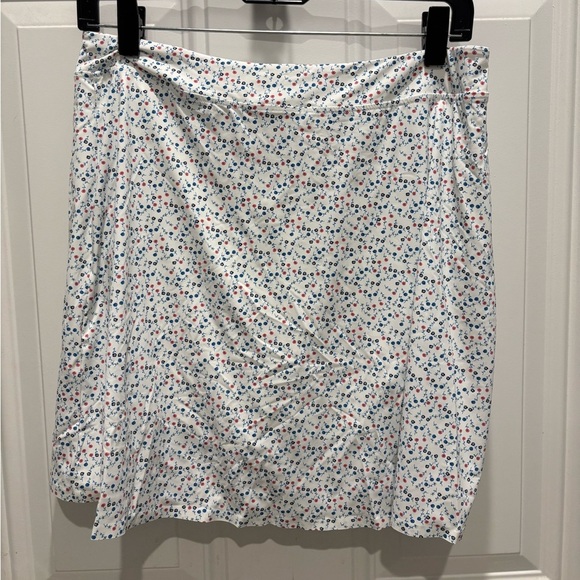 G/FORE G4 WOMEN'S AYE POPPY SILKY TECH NYLON SKORT - Picture 3 of 4